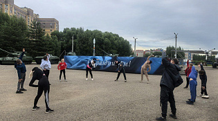 В воскресенье, 6 июня, в Парке Победы прошло замечательная физкультурно-оздоровительная мероприятие "Зарядка с великими"!