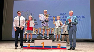 Председатель комитета по физической культуре и спорту Костромской области Павел Чепогузов  вручил призы победителям и призерам соревнований, поздравил участников, тренеров и родителей с успешным завершением соревнований